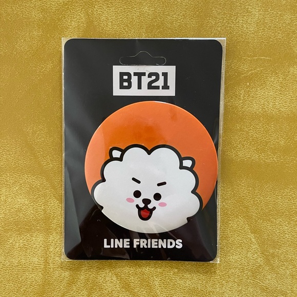 BT21 Full Set of Character Buttons/Pins - Picture 9 of 9
